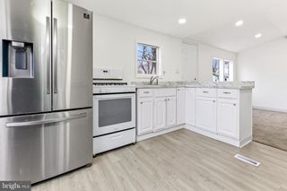 6 MARATHON DR, Mantua, NJ 08051