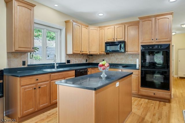 63 Twin Oaks Rd, Bridgewater Twp., NJ 08807
