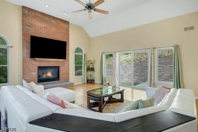 63 Twin Oaks Rd, Bridgewater Twp., NJ 08807