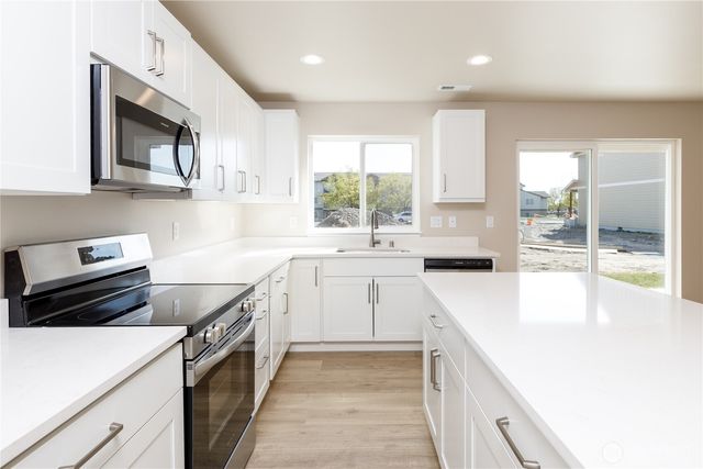 921 W Ted Yao Way, Moses Lake, WA 98837