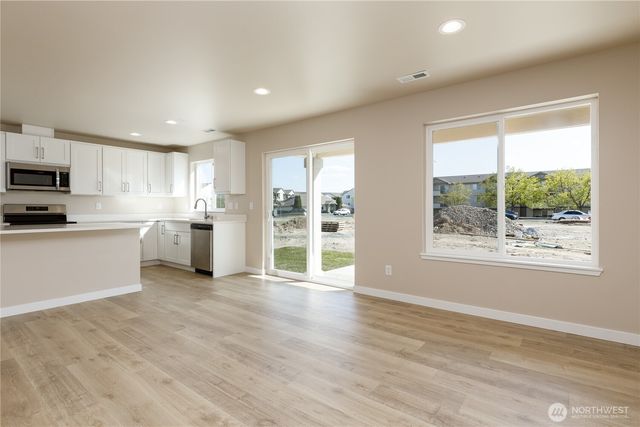 921 W Ted Yao Way, Moses Lake, WA 98837