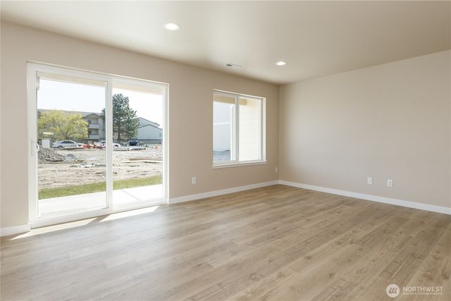 921 W Ted Yao Way, Moses Lake, WA 98837