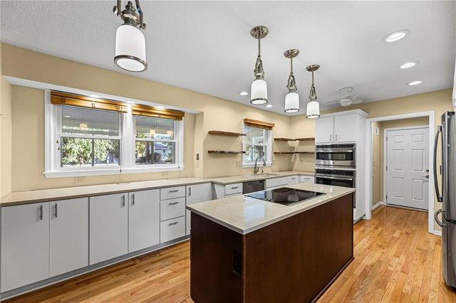 1404 Frontier Lane, Olathe, KS 66062