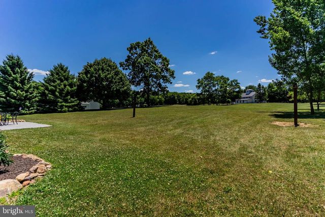 65 WALNUT DALE RD, Shippensburg, PA 17257