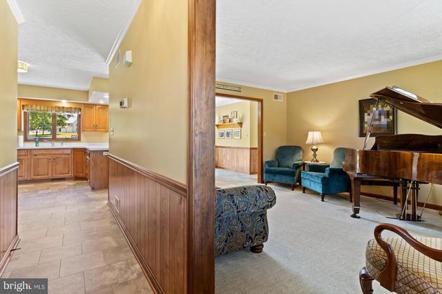 65 WALNUT DALE RD, Shippensburg, PA 17257