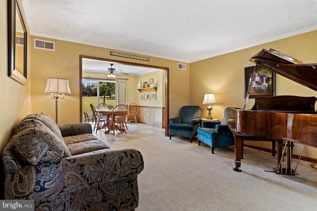 65 WALNUT DALE RD, Shippensburg, PA 17257