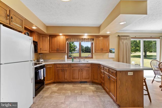 65 WALNUT DALE RD, Shippensburg, PA 17257