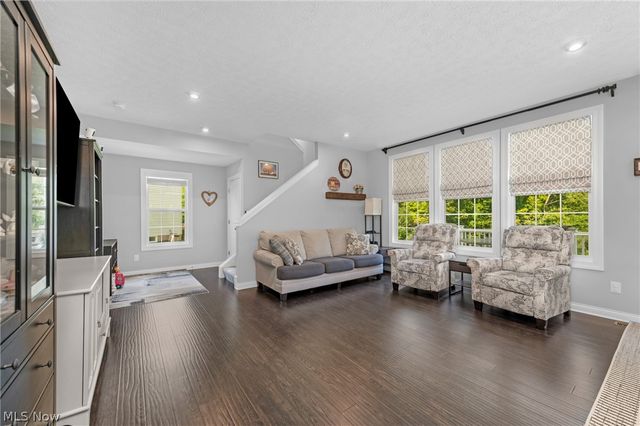 978 Hawkin Lane, Aurora, OH 44202
