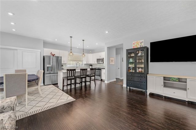 978 Hawkin Lane, Aurora, OH 44202