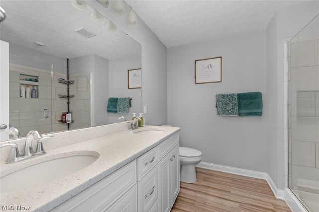 978 Hawkin Lane, Aurora, OH 44202