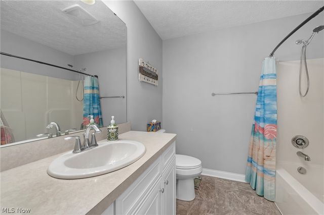 978 Hawkin Lane, Aurora, OH 44202
