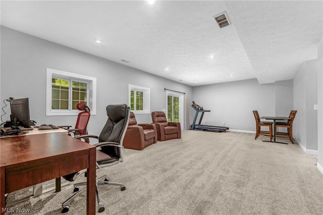 978 Hawkin Lane, Aurora, OH 44202