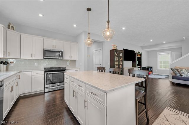 978 Hawkin Lane, Aurora, OH 44202