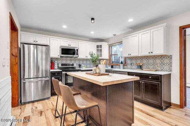 592 Whitecomb Street, Jackson, NJ 08527