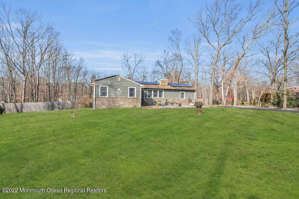 592 Whitecomb Street, Jackson, NJ 08527