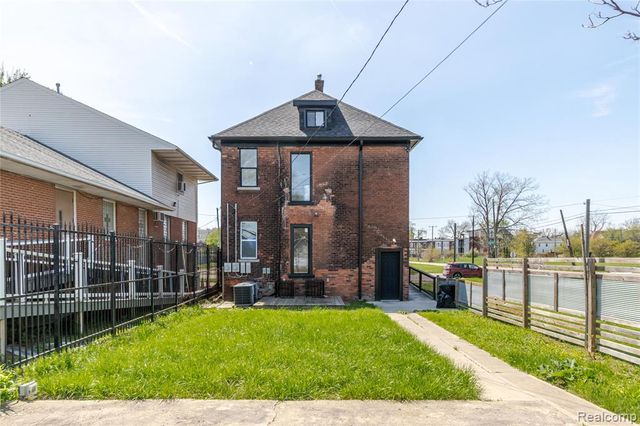 7436 Oakland Street, Detroit, MI 48211