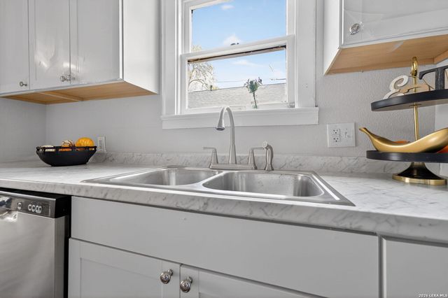 1823 Edison, San Antonio, TX 78201