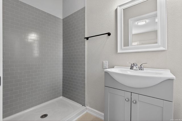 1823 Edison, San Antonio, TX 78201