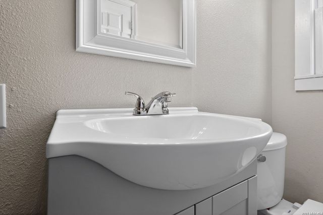 1823 Edison, San Antonio, TX 78201