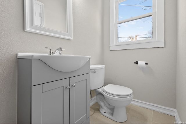 1823 Edison, San Antonio, TX 78201