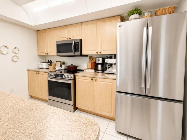 179 Waterside Drive 179, Hypoluxo, FL 33462