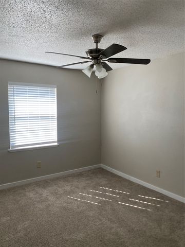 802 Las Palmas Drive, Grand Prairie, TX 75052