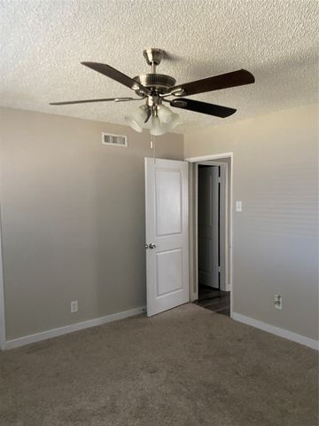 802 Las Palmas Drive, Grand Prairie, TX 75052