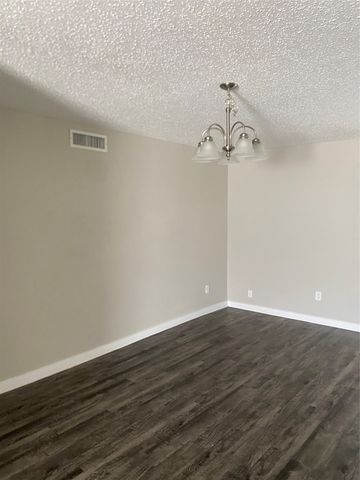 802 Las Palmas Drive, Grand Prairie, TX 75052