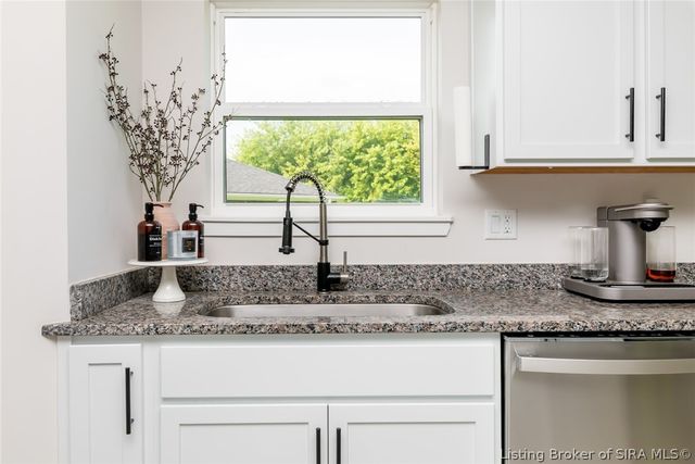 829 Wolf Run Park Boulevard, Jeffersonville, IN 47130