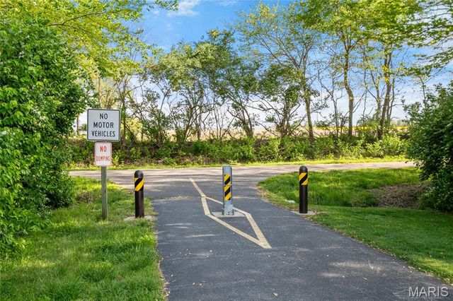 3020 Mobile Drive, Glen Carbon, IL 62034