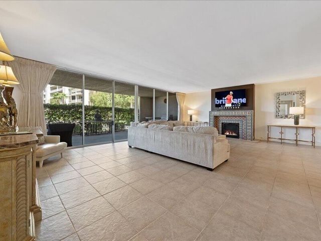 899 Island Drive 102, Rancho Mirage, CA 92270