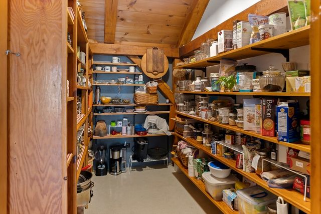 36 Smith Hollow Dr, Edgartown, MA 02539