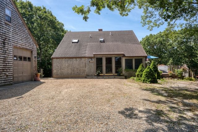 36 Smith Hollow Dr, Edgartown, MA 02539