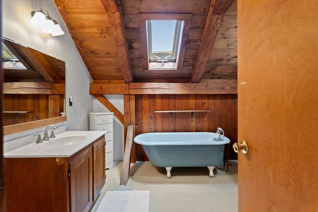 36 Smith Hollow Dr, Edgartown, MA 02539