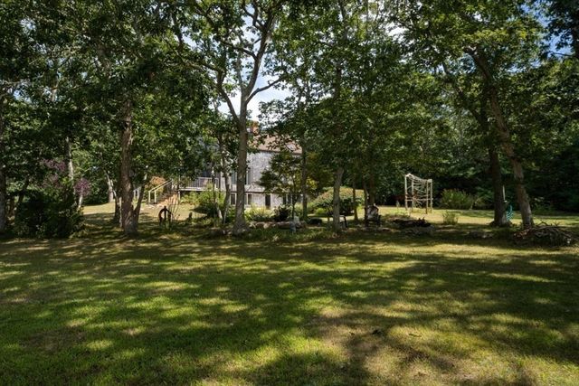 36 Smith Hollow Dr, Edgartown, MA 02539