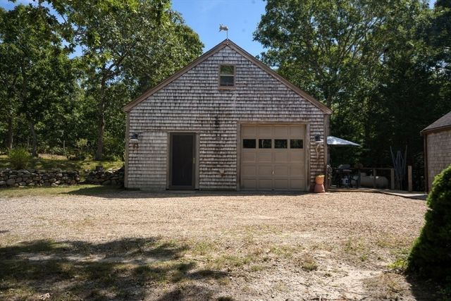 36 Smith Hollow Dr, Edgartown, MA 02539