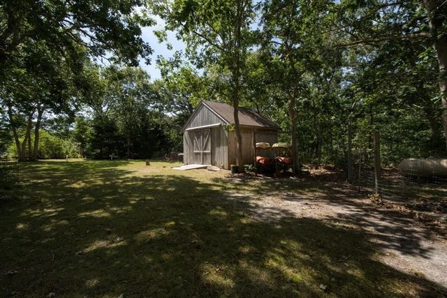 36 Smith Hollow Dr, Edgartown, MA 02539