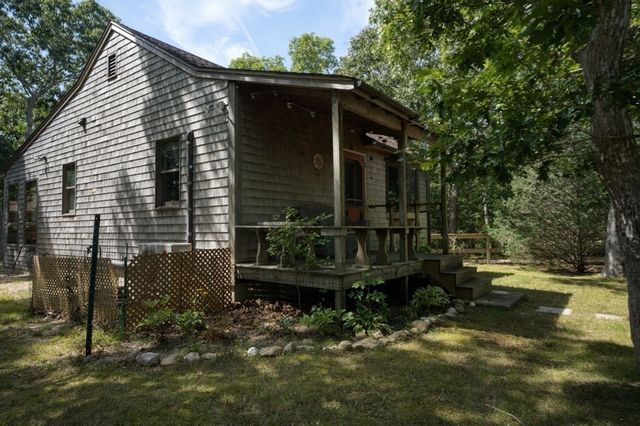 36 Smith Hollow Dr, Edgartown, MA 02539