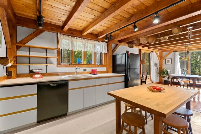 36 Smith Hollow Dr, Edgartown, MA 02539