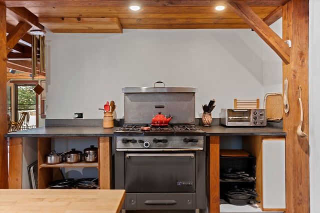 36 Smith Hollow Dr, Edgartown, MA 02539