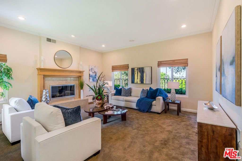 Image 1 of property listing at 2422 N Ardmore Avenue, Manhattan Beach, CA 90266