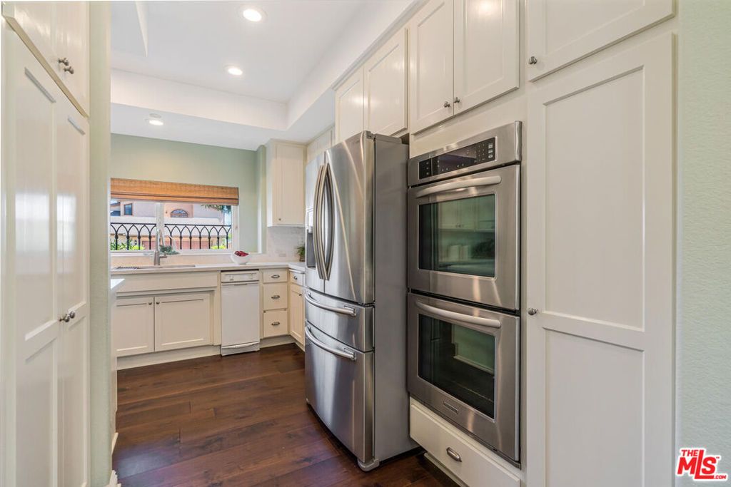 Image 10 of property listing at 2422 N Ardmore Avenue, Manhattan Beach, CA 90266