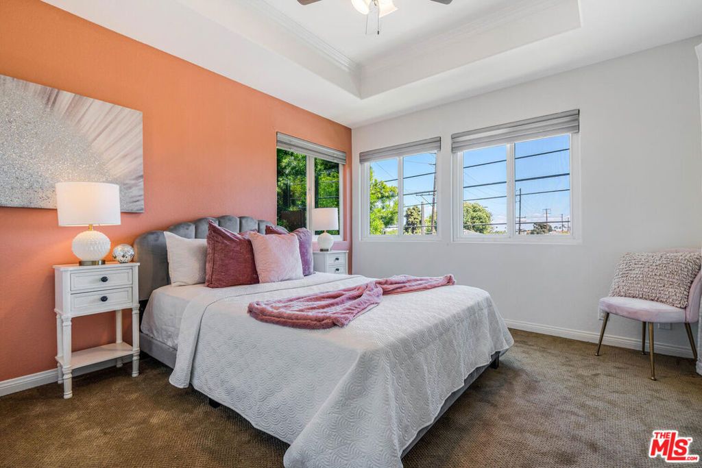 Image 14 of property listing at 2422 N Ardmore Avenue, Manhattan Beach, CA 90266