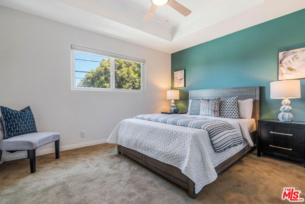 Image 15 of property listing at 2422 N Ardmore Avenue, Manhattan Beach, CA 90266