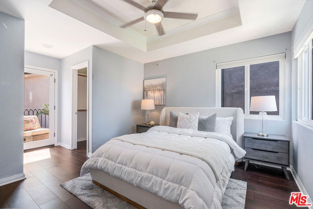 Image 16 of property listing at 2422 N Ardmore Avenue, Manhattan Beach, CA 90266