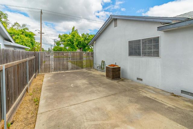 712 Woodrow Ave, Modesto, CA 95350