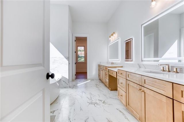 631 St Ives Walk, Monroe, GA 30655