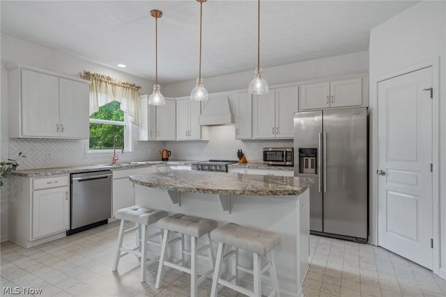 183 Nottingham Way, Wadsworth, OH 44281