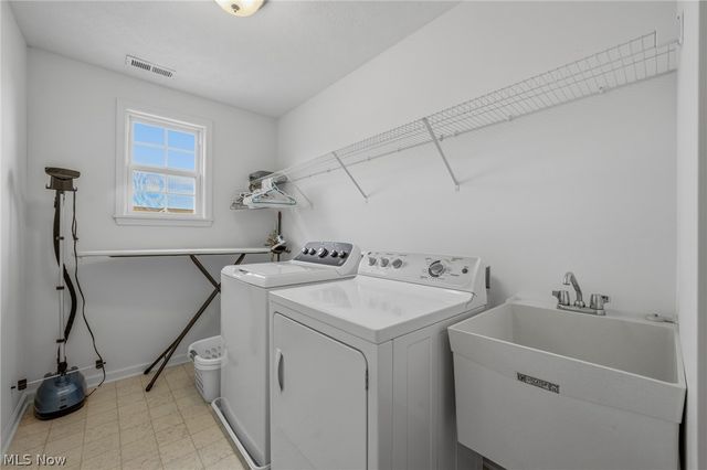 183 Nottingham Way, Wadsworth, OH 44281