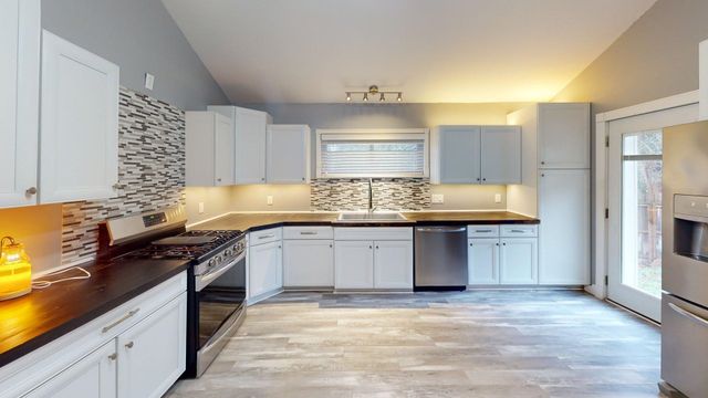 989 Walkers Branch Road, Huntington, WV 25704